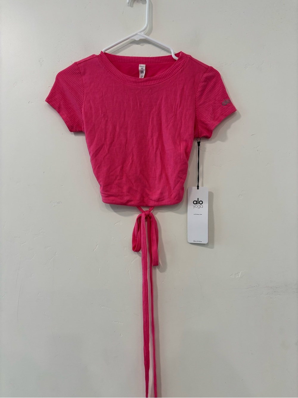 New  ALO Ribbed Manifest Short Sleeve Crop Ribbed Wrap Open Back Top Pink XS